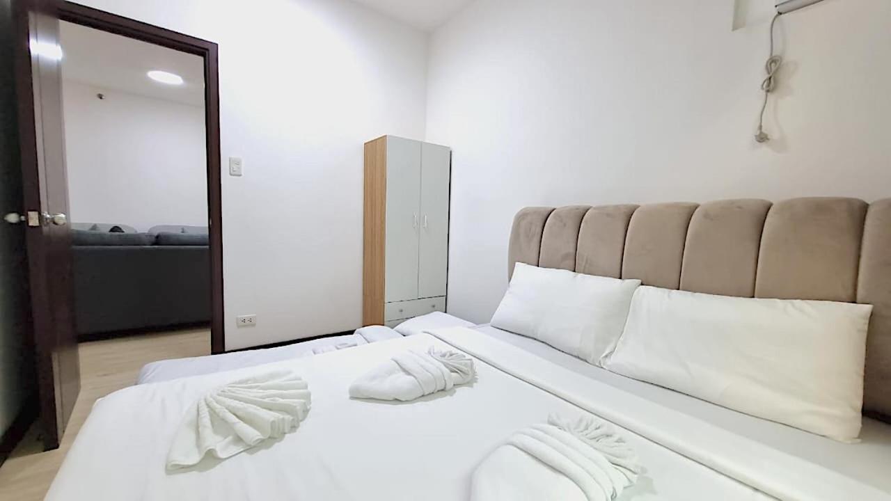 Cozy 2Br 2Bath San Lorenzo Place Netflix 4Km Naia Apartment Manila Exterior photo