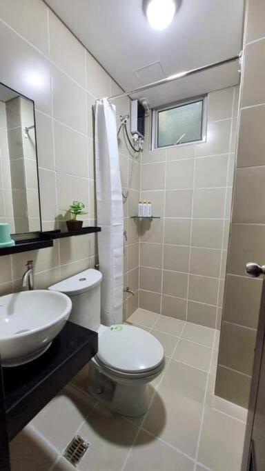 Cozy 2Br 2Bath San Lorenzo Place Netflix 4Km Naia Apartment Manila Exterior photo