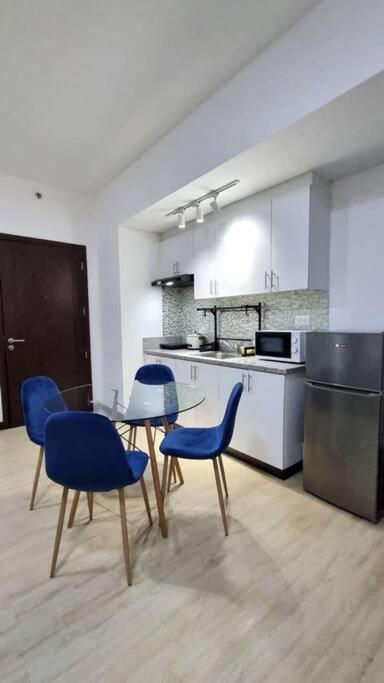 Cozy 2Br 2Bath San Lorenzo Place Netflix 4Km Naia Apartment Manila Exterior photo